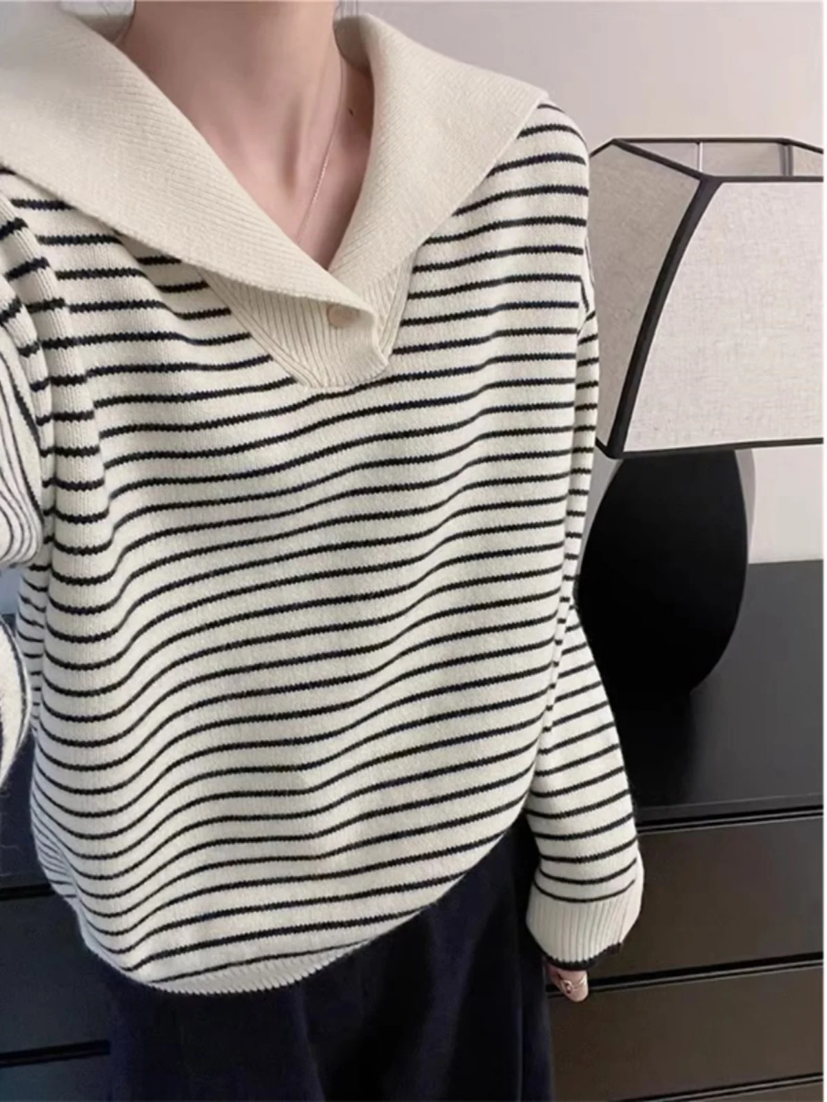 Осенне-зимняя темно-синяя рубашка с лацканами в полоску свободный утягивающий