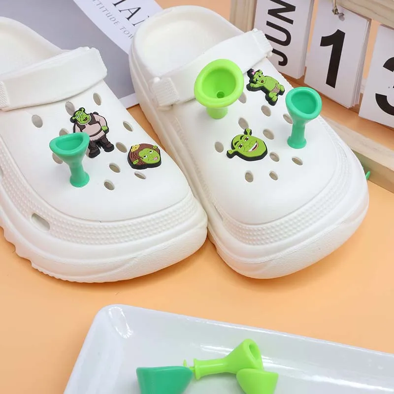Фото Пряжка для обуви из мультфильма Disney Шрек, оптовая продажа, Аниме фигурки, аксессуары, тапочки, украшения для детской обуви, подарок на день рождения №3