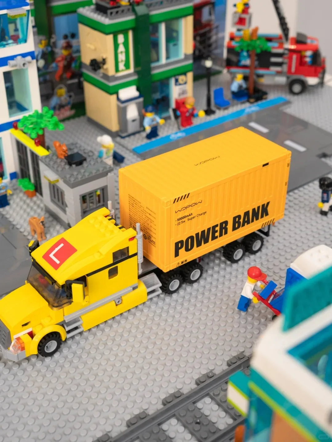 Фото Внешний аккумулятор Wopow Creative Container PD35 50000 мАч с интеллектуальным цифровым дисплеем и быстрой зарядкой 22.5 Вт №3