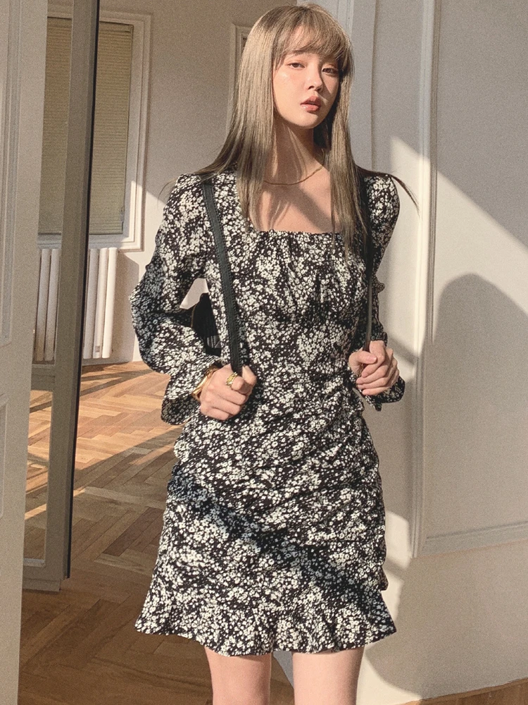 

2022 Autumn New Floral Long Sleeve Dresses Vintage High Waist French Square Collar Ruffle Mini Black Dress Women