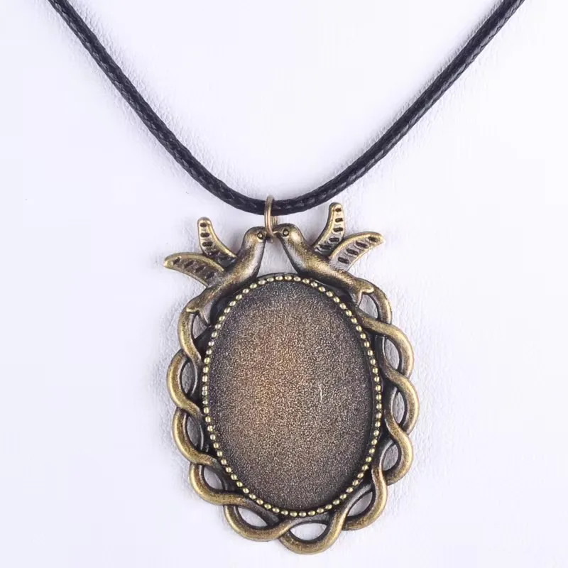 Подставка под старинную бронзу для ожерелья Размером 25*18 мм