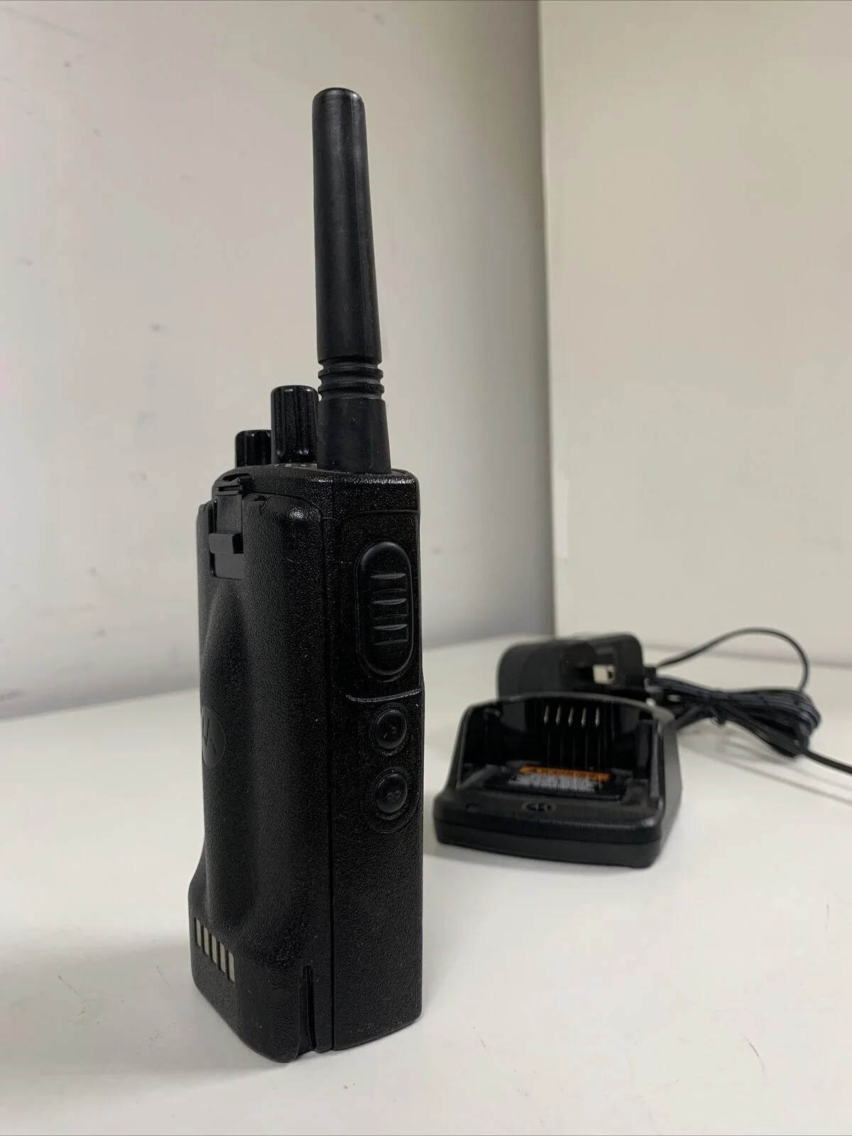 2022.ML1 XT420 PMR446 Walkie Talkie Two Way Radio New With Charger UK Plug enlarge