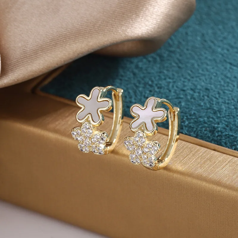 

2022 Trend Vintage Gold Plated Earrings with Diamond Shell Women's Sweet Stud Earrings for Women Gold Color Wedding Gift Party