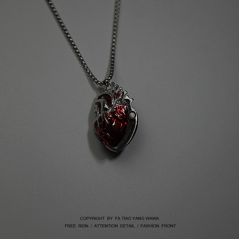 

Bored with a little secret inside! The night light can glow! The necklace