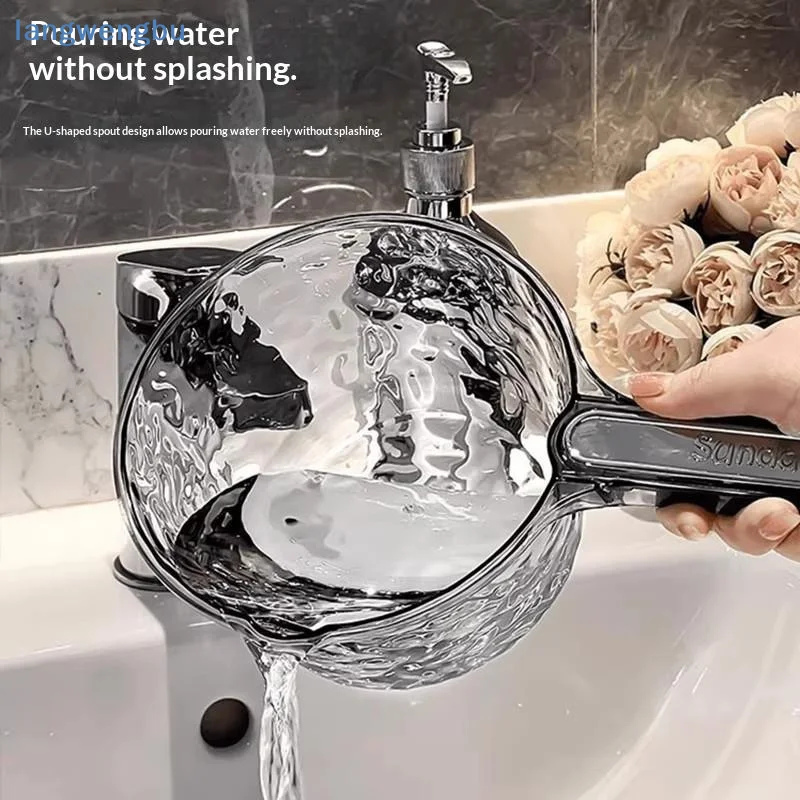 Фото Новый пластиковый ковш для воды из утолщенного полипропилена, небьющийся, с длинной ручкой, большой вместимости, прозрачный, для кухни, ванной комнаты и домашнего использования. №3
