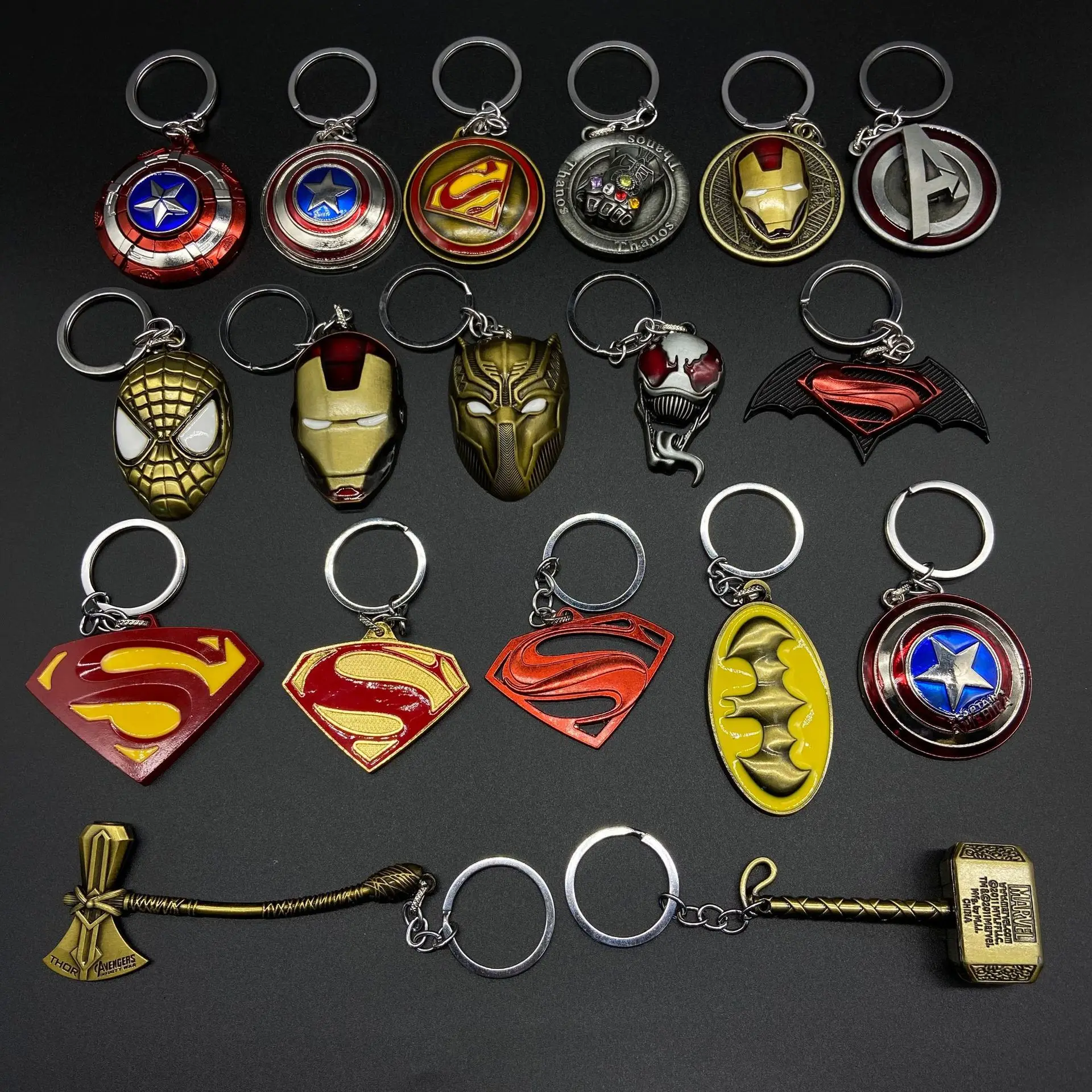 

Batman Superman Superhero Keychain Alloy Collection Men Women Jewelry Accessories Birthday Gifts Toys