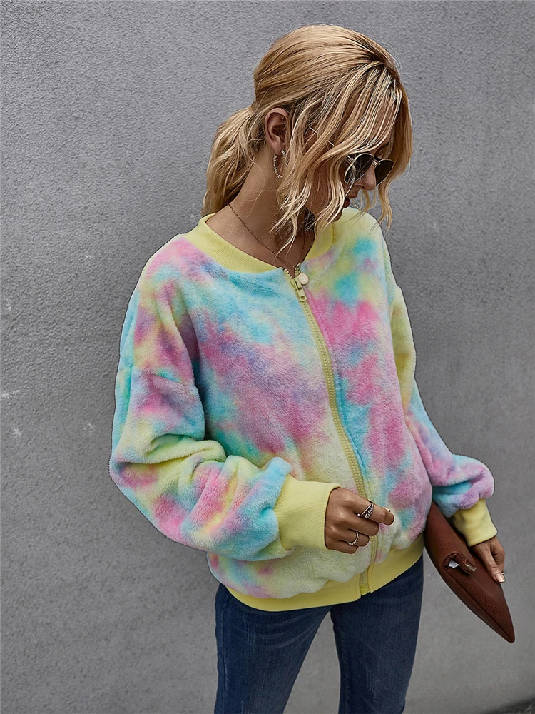 

Женская куртка на молнии с круглым вырезом и длинным рукавом