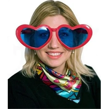 

Солнцезащитные очки в форме сердца