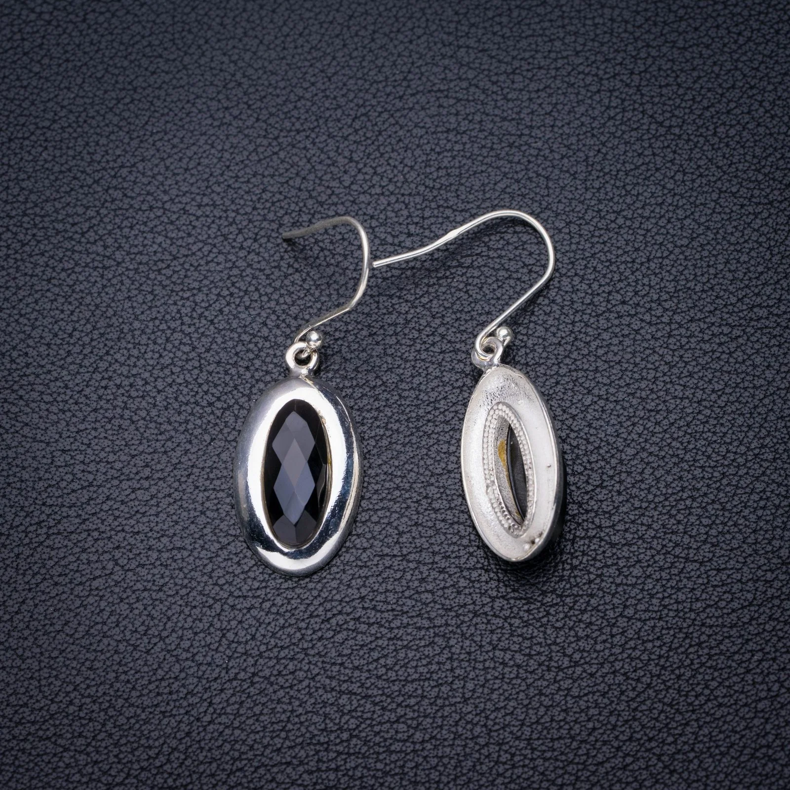 

Серьги из серебра 1,75 пробы с натуральным черным ониксом
