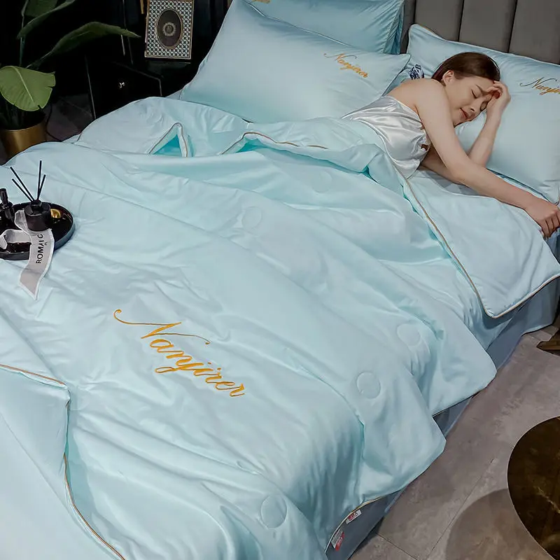 

1Pcs Summer Blanket Ice Silk Cool Thin Quilt Office Nap Knee Duvet Adult Children Washable Air Conditioning Quilt Bedding