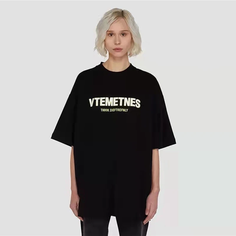 

Oversized Vetements 2022 Letter Pattern Print LOGO Logo Tee Cotton Loose Men's and Women's Half Sleeves Short Sleeves