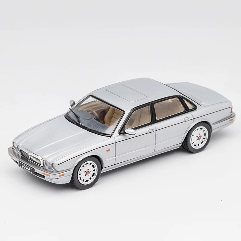 Новое поступление модель автомобиля в масштабе 1:64 для Jaguar XJ (X300) металлический