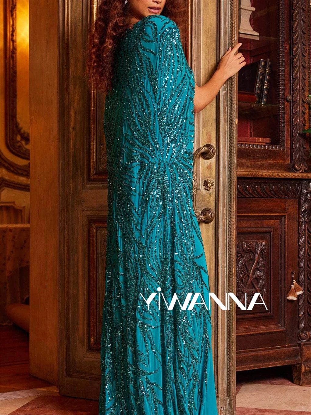 Рисунок 2 - Длинная накидка с блестками