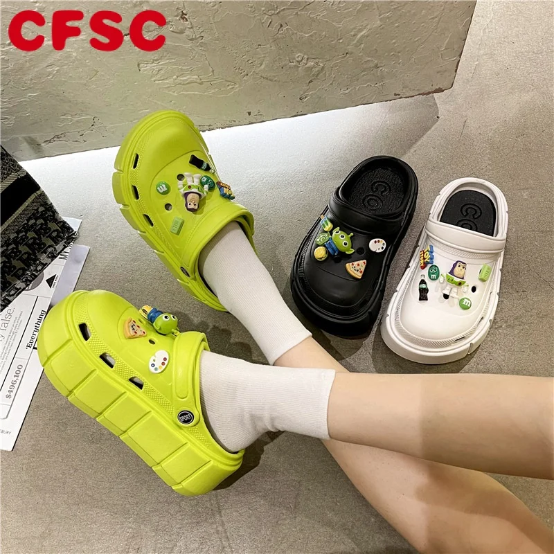

Fashion Charms Clog Shoes Outdoor Women Slippers Thick Sole High Quality Cross Summer Sandals For Girls