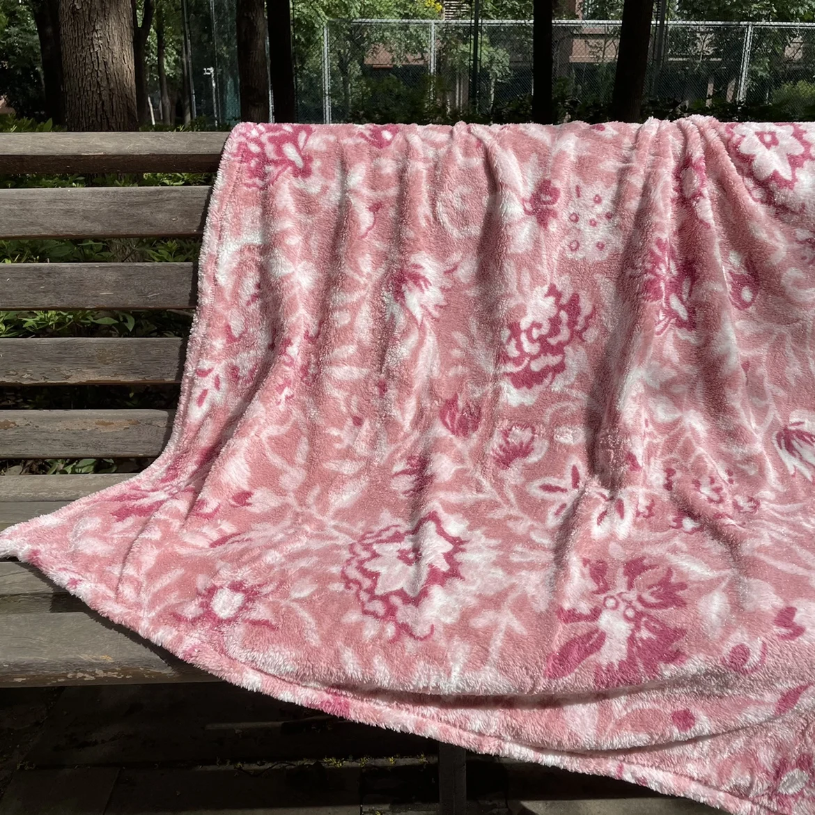 Plush throw blanket new without tag 200*126cm