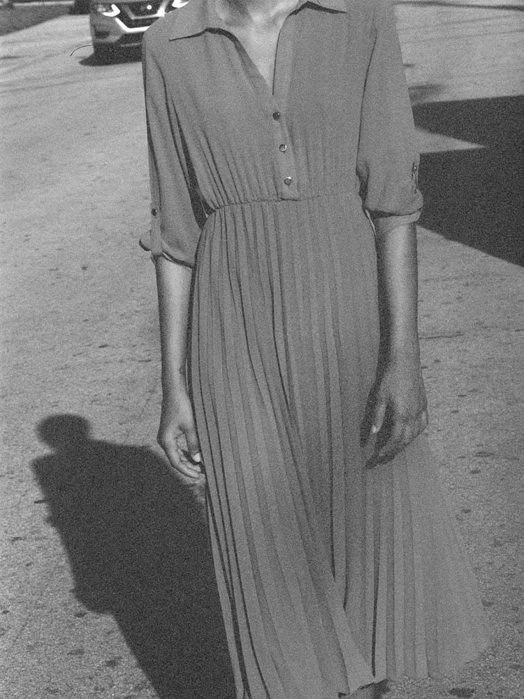 

Новинка весна-лето 2023, женское универсальное повседневное модное свободное небольшое Плиссированное Платье-рубашка с лацканами, длинное платье