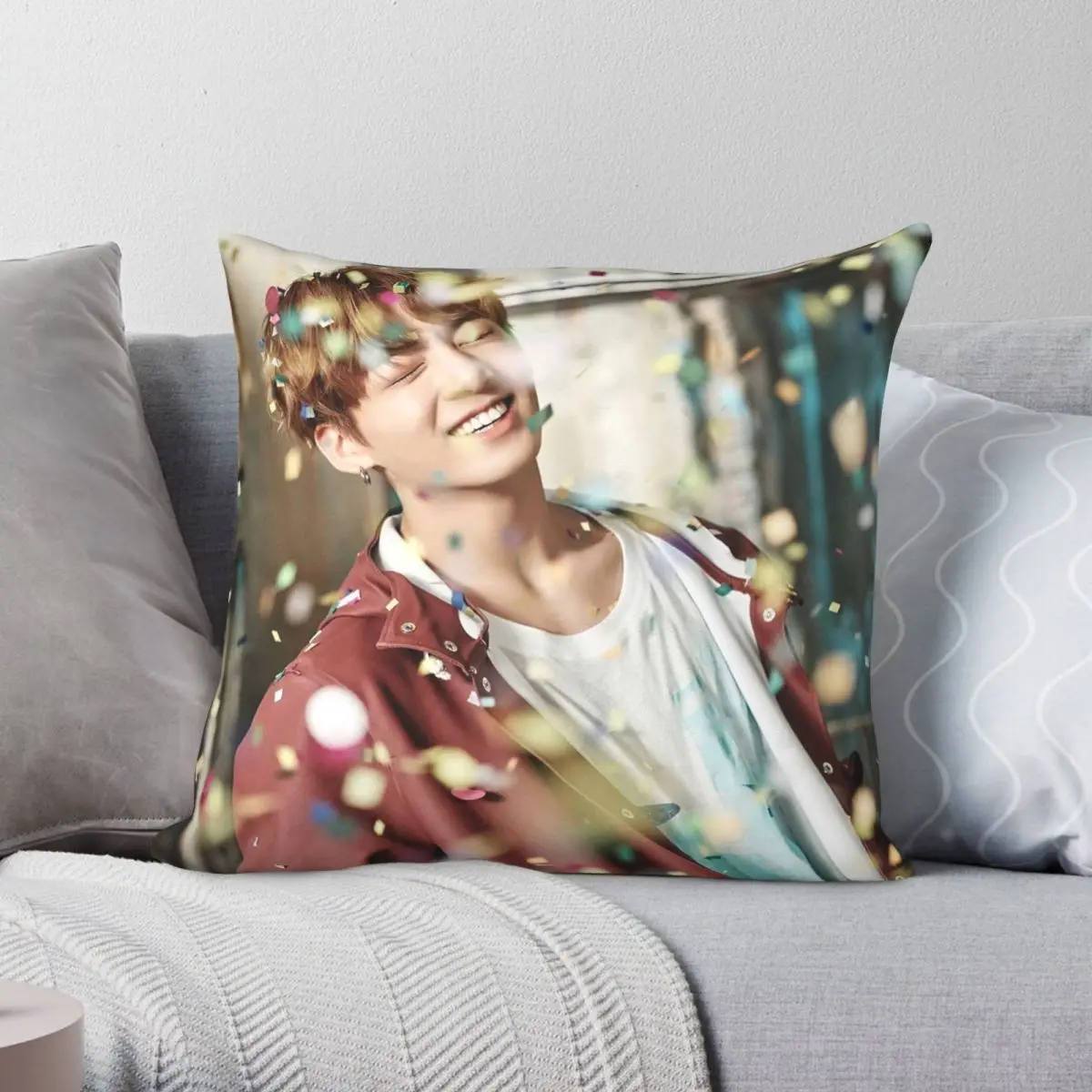 

Наволочка JUNGKOOK YOU NEVER WALK ALONE, 18 дюймов