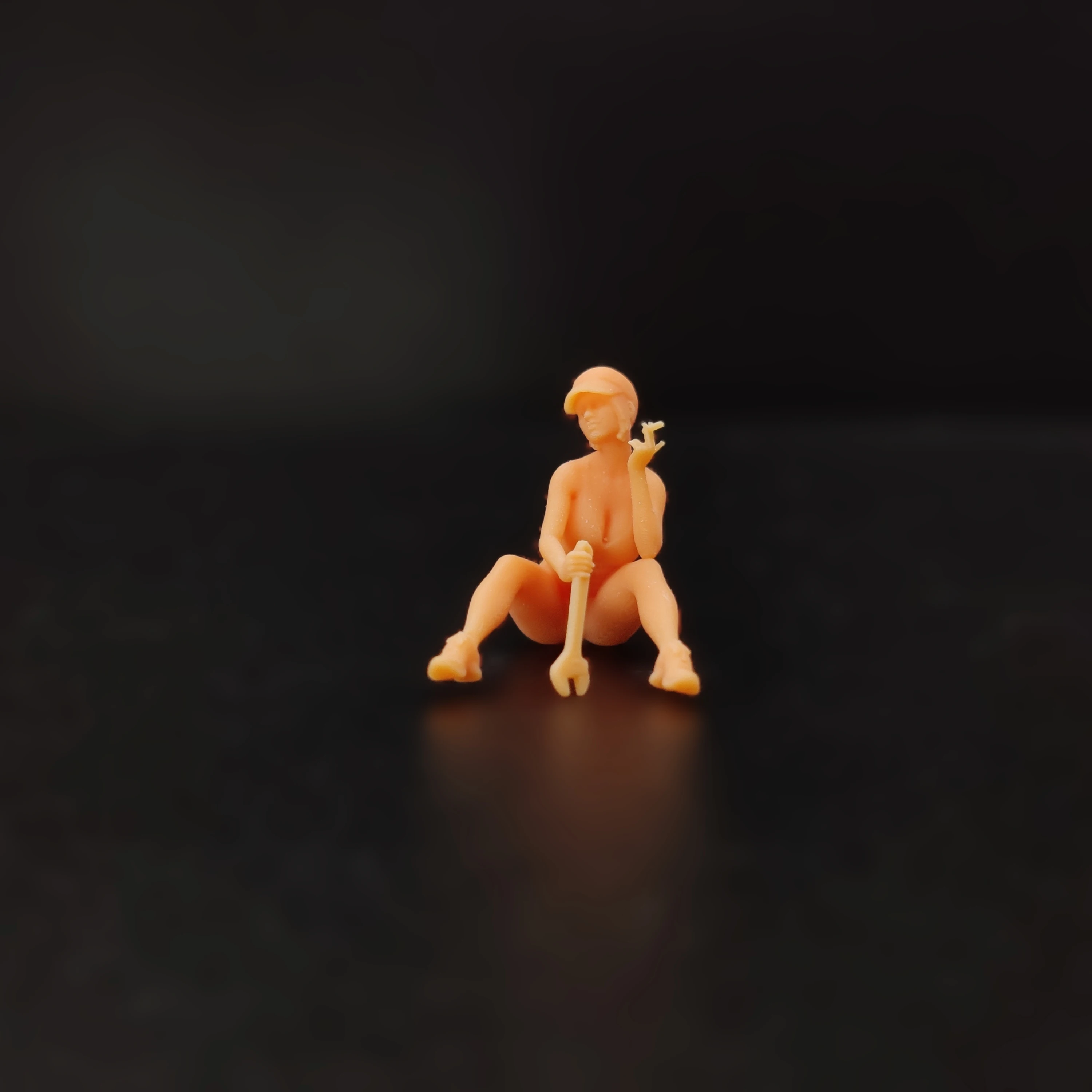 

1/64 1/43 фигурки, модель в масштабе, полимерная женщина, сидящая, работник технического обслуживания, нецветные миниатюры, Диона, ручная роспис...