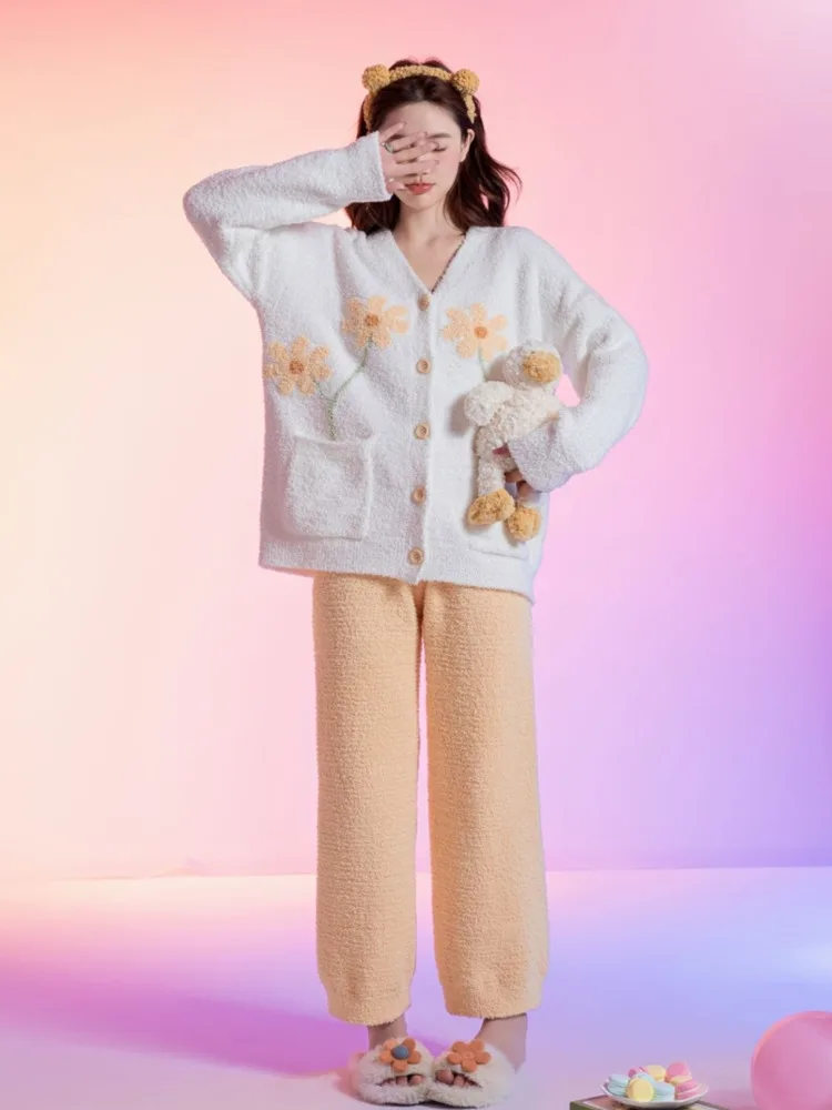 

[TXii Advanced Sense]Soft Pajamas Women's Winter Sweet Contrast V-neck Cardigan Half Velvet Student Home Suit