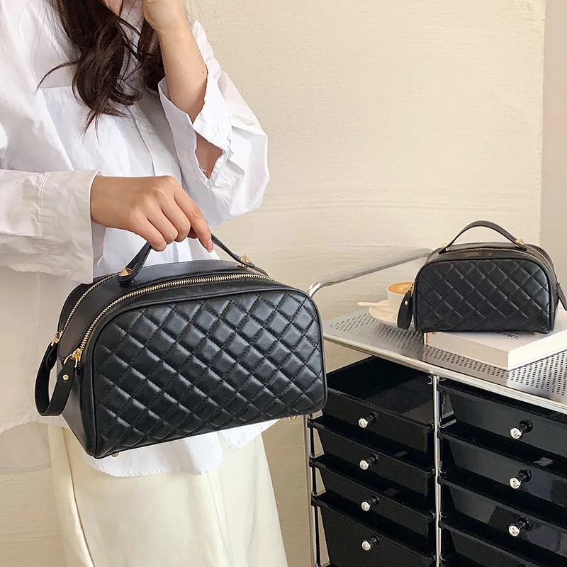 

Women Travel Large Bag Bag 2023 Leather Bag Toiletry Zipper Bag Black Designer Cosmetic High Storage Grid Quality Double Makeup