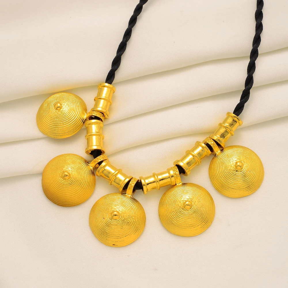 Комплект ювелирных изделий из колье и серёг под золото 24 к |