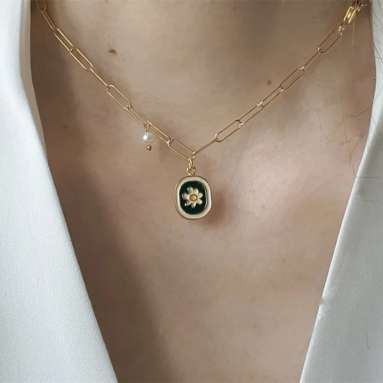 

INS chamomile flower pendant necklace copper female enamel water drop glaze French style 2022 new