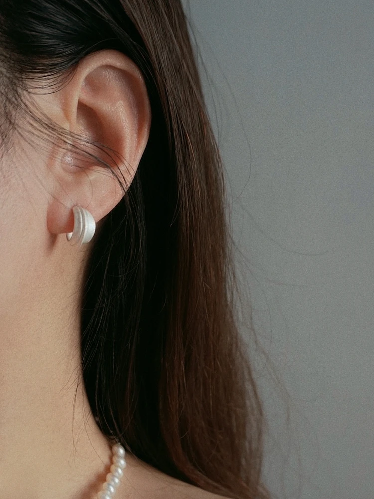  Широкие роуминг-серьги из стерлингового серебра 925 пробы Dong Jie с одинаковой