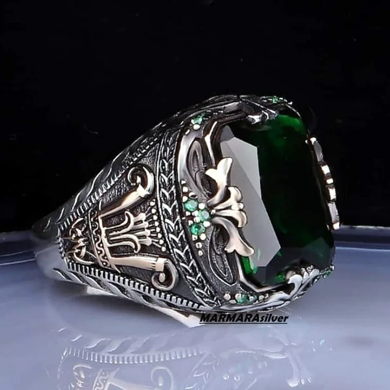 

Vintage Metal Craftsman Carved Sign Ring Green Zircon Men's Luxury Ring Personality Vintage Punk Ring Banquet Business Jewelry