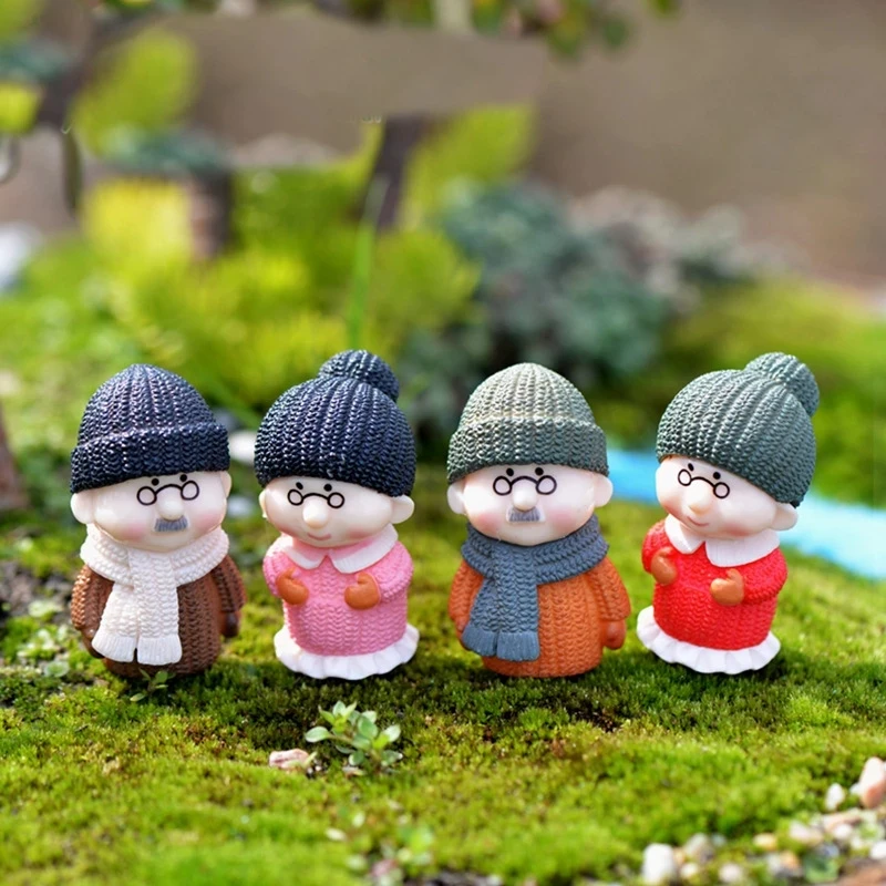 

Moss Micro-landscape Ornaments Winter Clothes Grandparents and Sons and Daughters Combination DIY Assembly Ornaments
