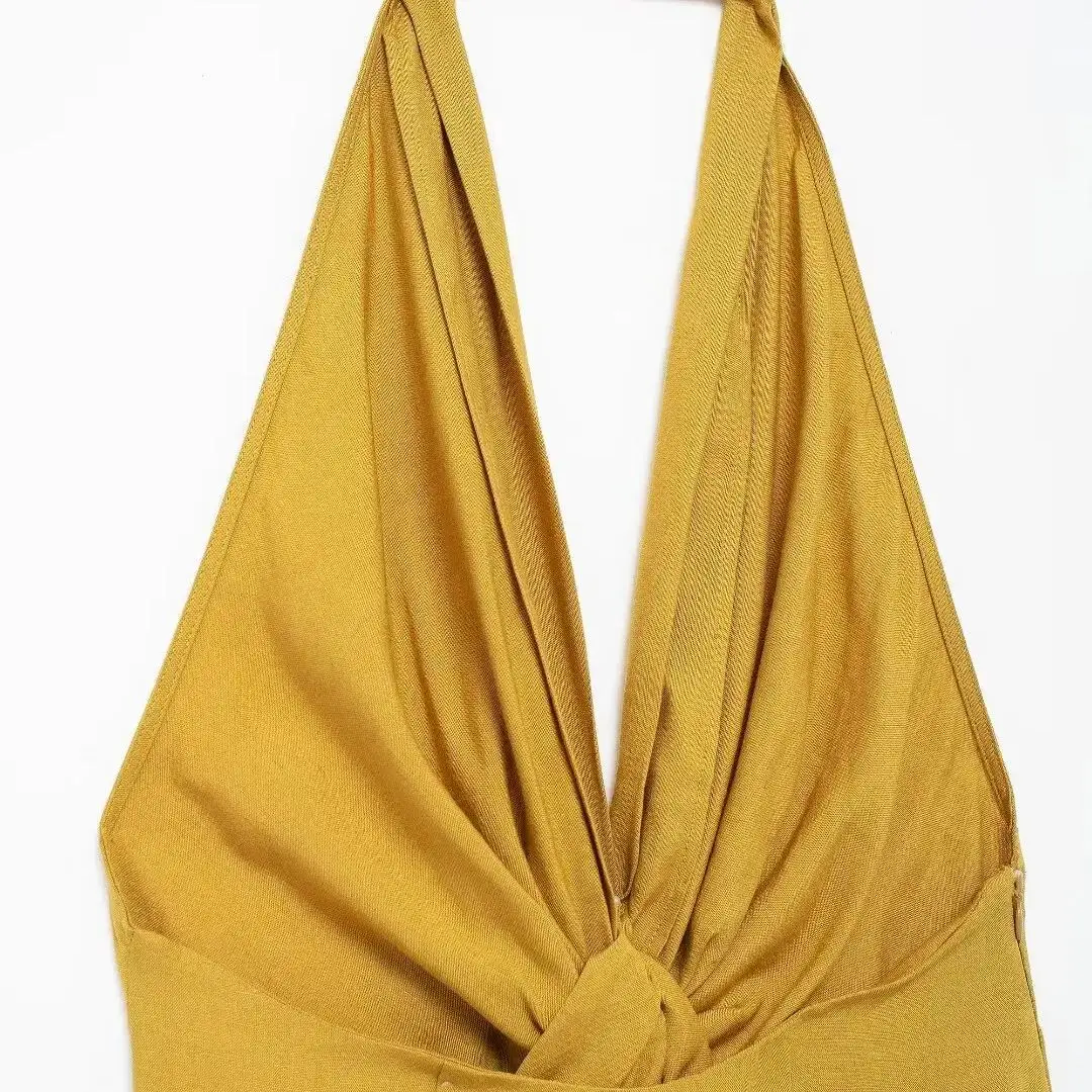 Платье женское облегающее с лямкой на шее глубоким V-образным вырезом и открытой