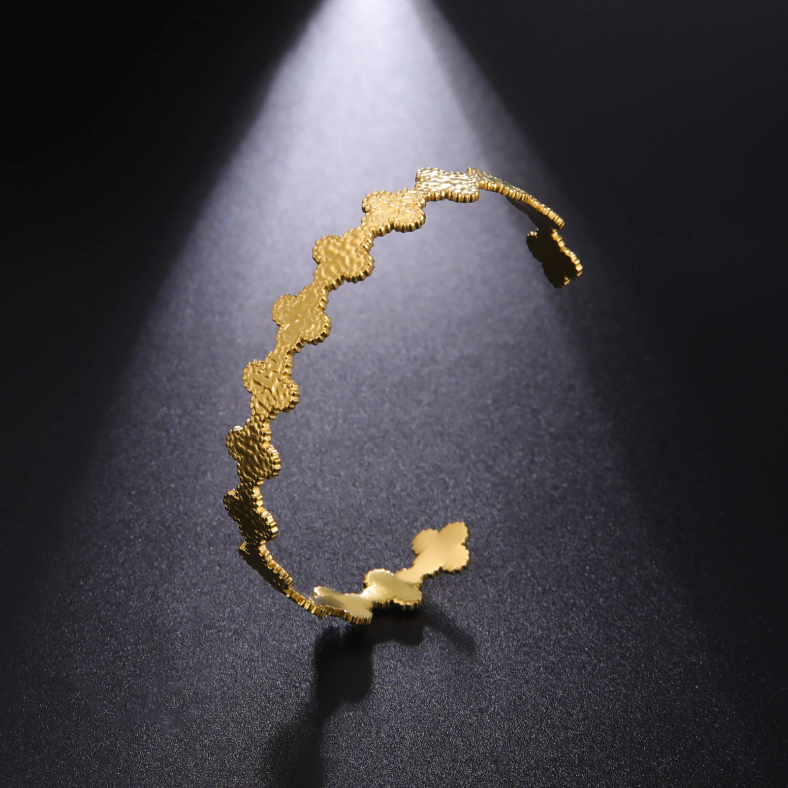 

Amaxer Stainless Steel Hammered Four-leaf Clover Bracelet for Women Girl Flower Bangles Christmas Jewelry Party Lover Gift