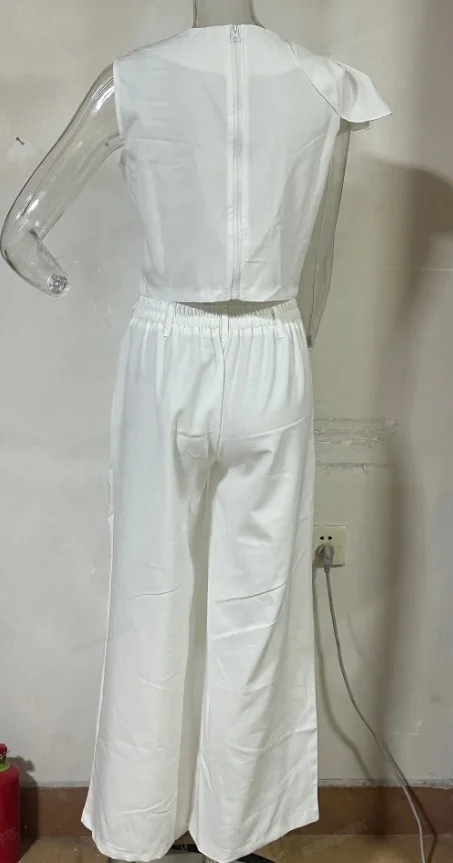 Комплекты брюк из двух предметов. Женские топы на одно плечо с круглым вырезом.