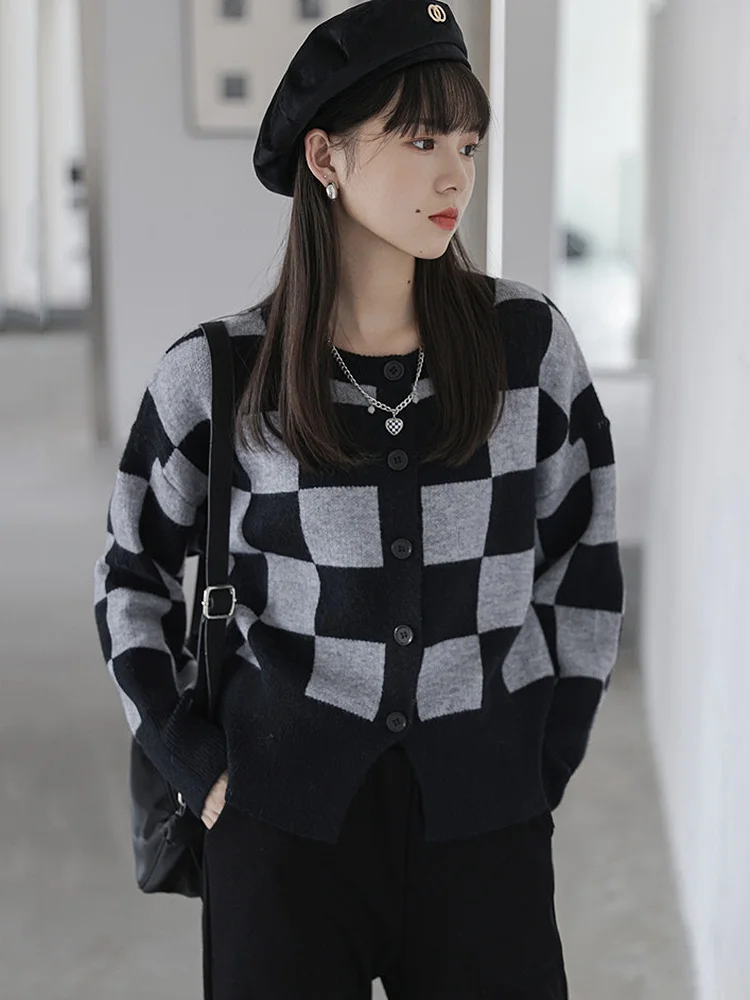 

BETHQUENOY Sueter Vintage Checkerboard Knitted Cardigan 2022 Autumn Winter Clothes Women Fitted Round Neck Sweater Hiver Truien