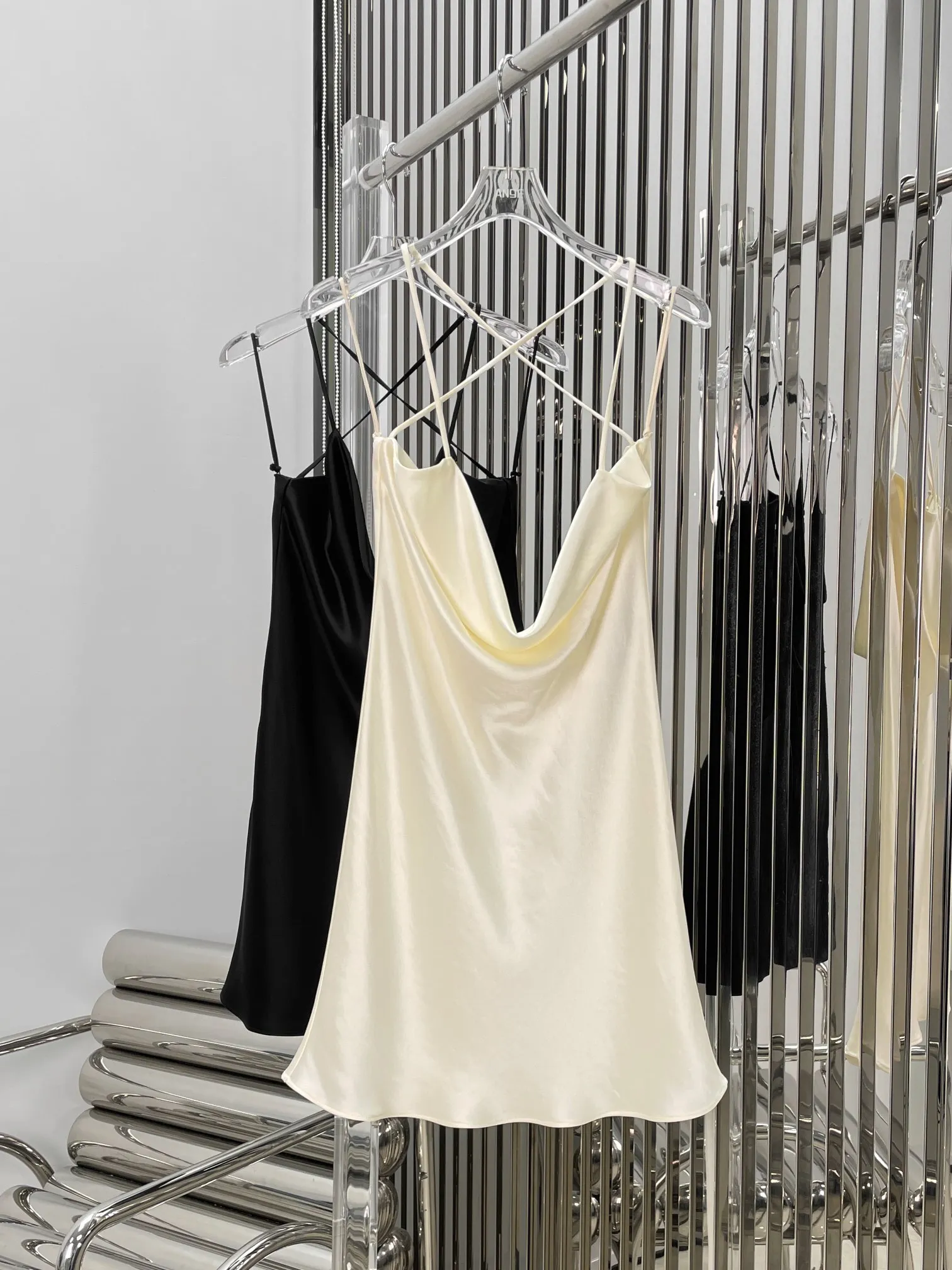 

2023 spring and summer women's clothing fashion new Silk Satin Backless French Dress 0621