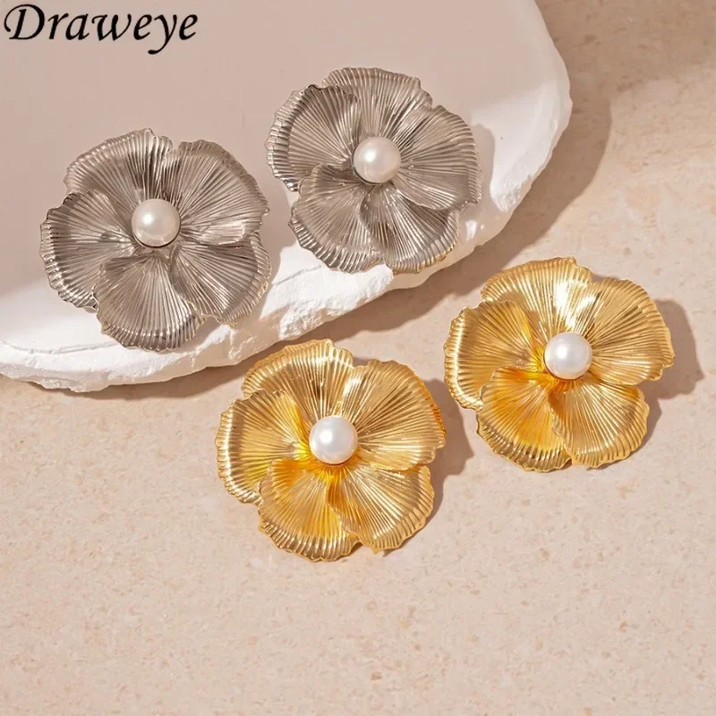 Женские серьги-гвоздики с жемчугом