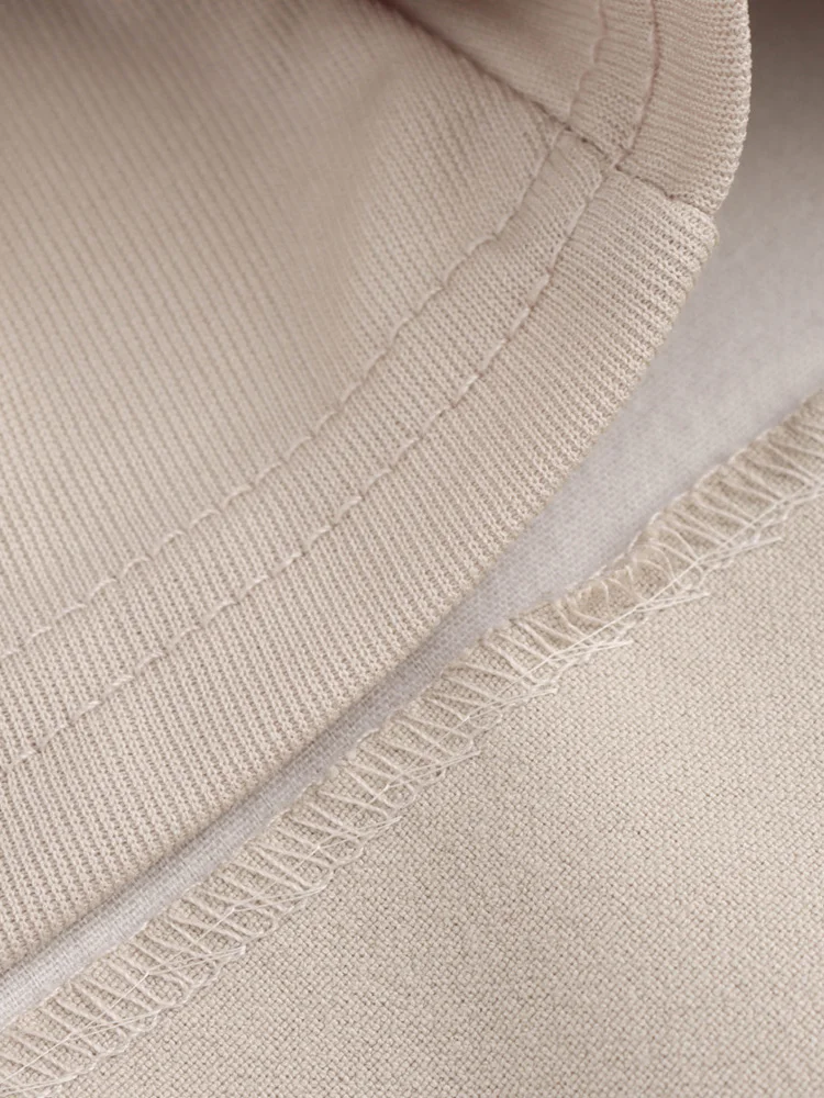 Женское мини-платье в полоску с открытой спиной и лямкой на шее