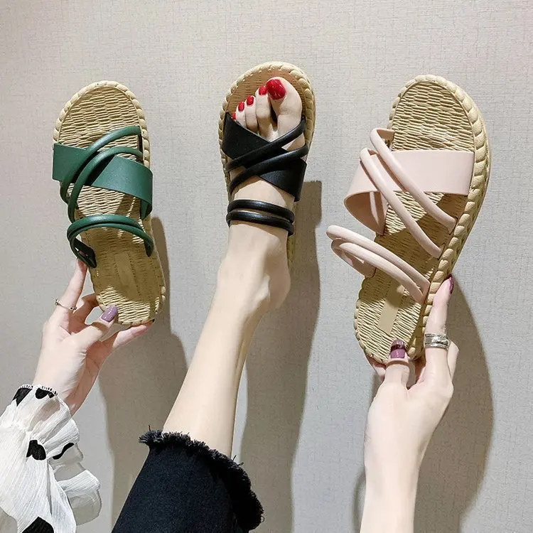 Summer New Outdoor Flat Beach Shoes Low Heel Hot Sale Student Casual Ladies Slippers Ladies Flat Sandals