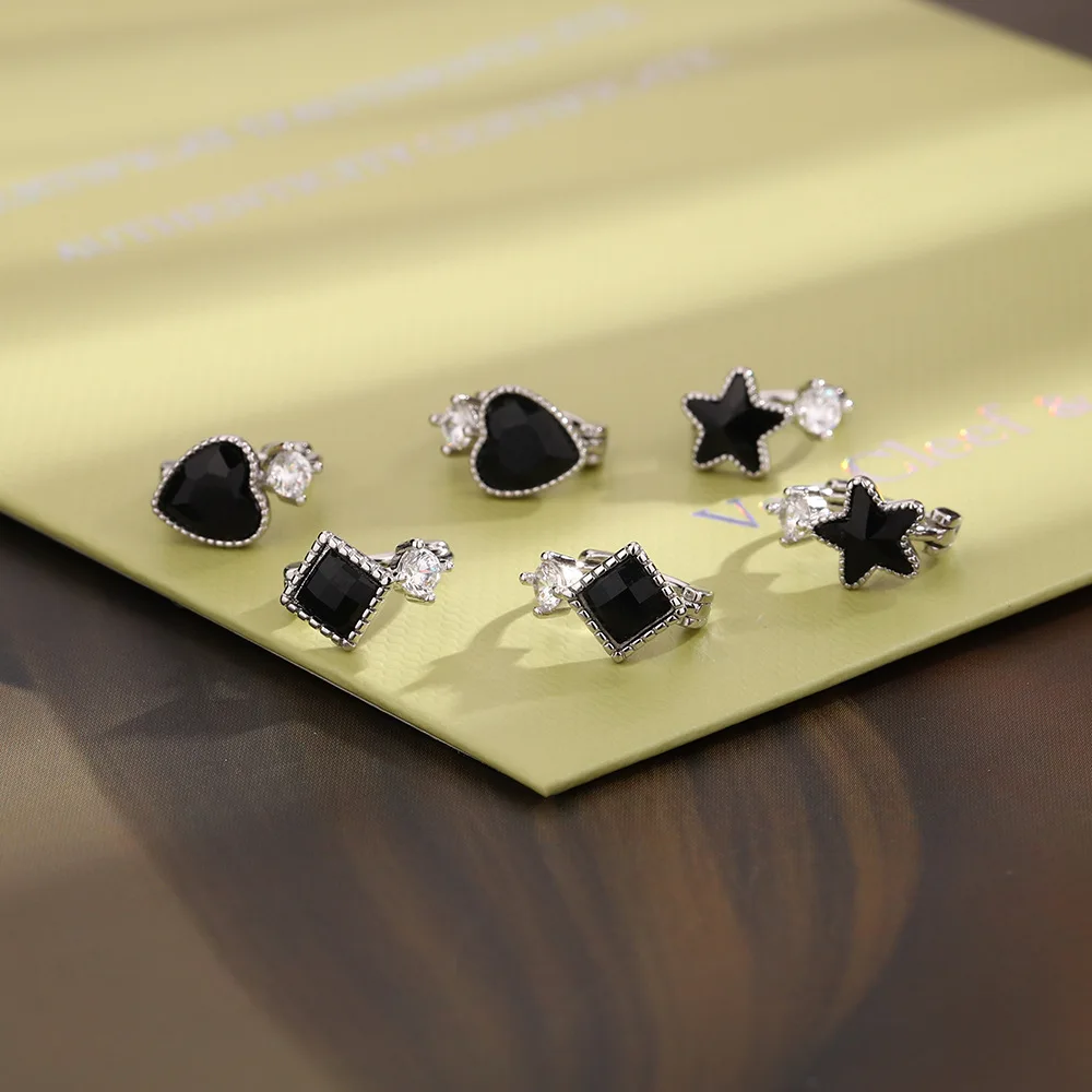 Женские серьги-кольца с черным сердцем и ромбом