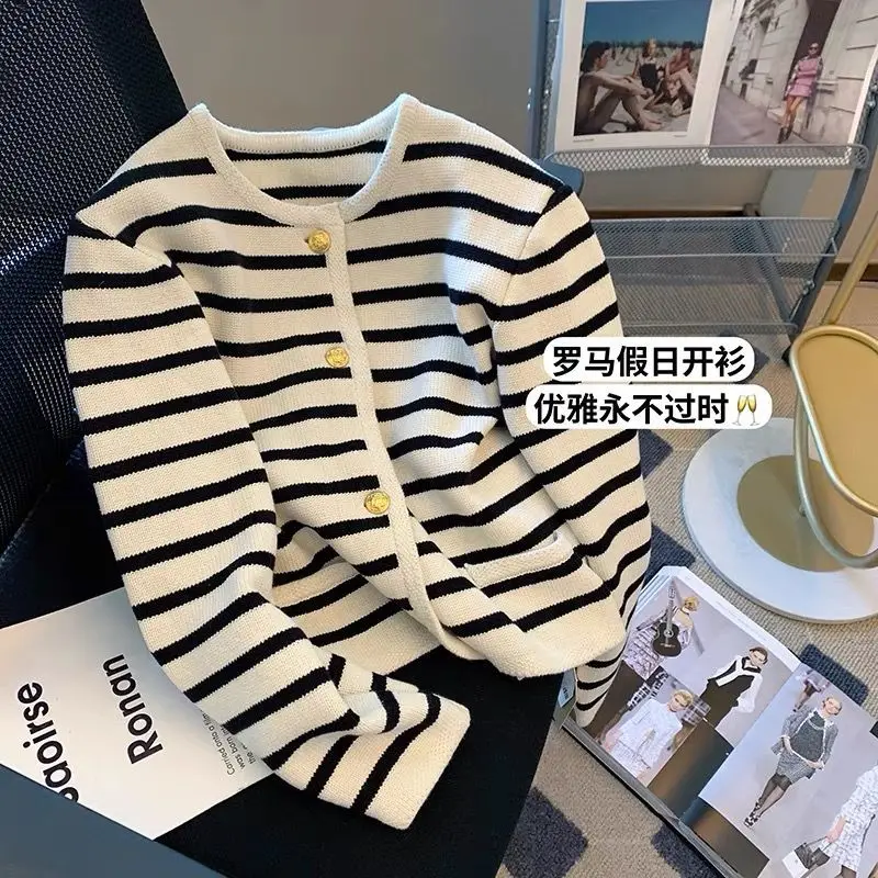 

Корейский Xiaoxiangfeng полосатый вязаный кардиган женский Осень 2022 Новая мода темпераментный короткий длинный рукав пальто свитер