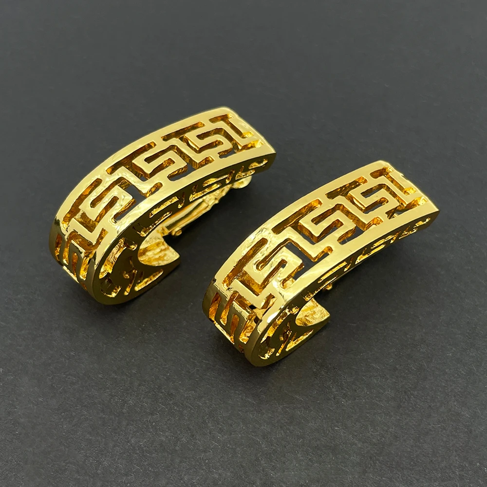 

2023 Metal C Shape Geometric Hollow Huggie Earrings Golden 24K Gold Plated Texture Chic Jewelry for Women Gift Hoop Earrings (1)