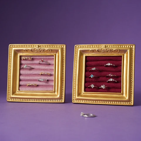 Ретро стойка для колец и сережек