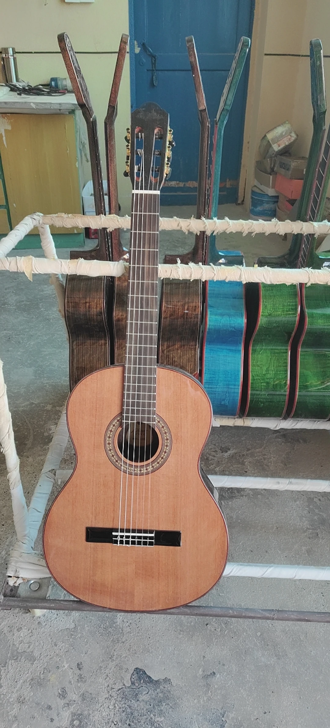 Новая 39 дюймовая твердая кедровая древесина, задняя и боковая Классическая гитара из розового дерева, профессиональная народная гитара AAA