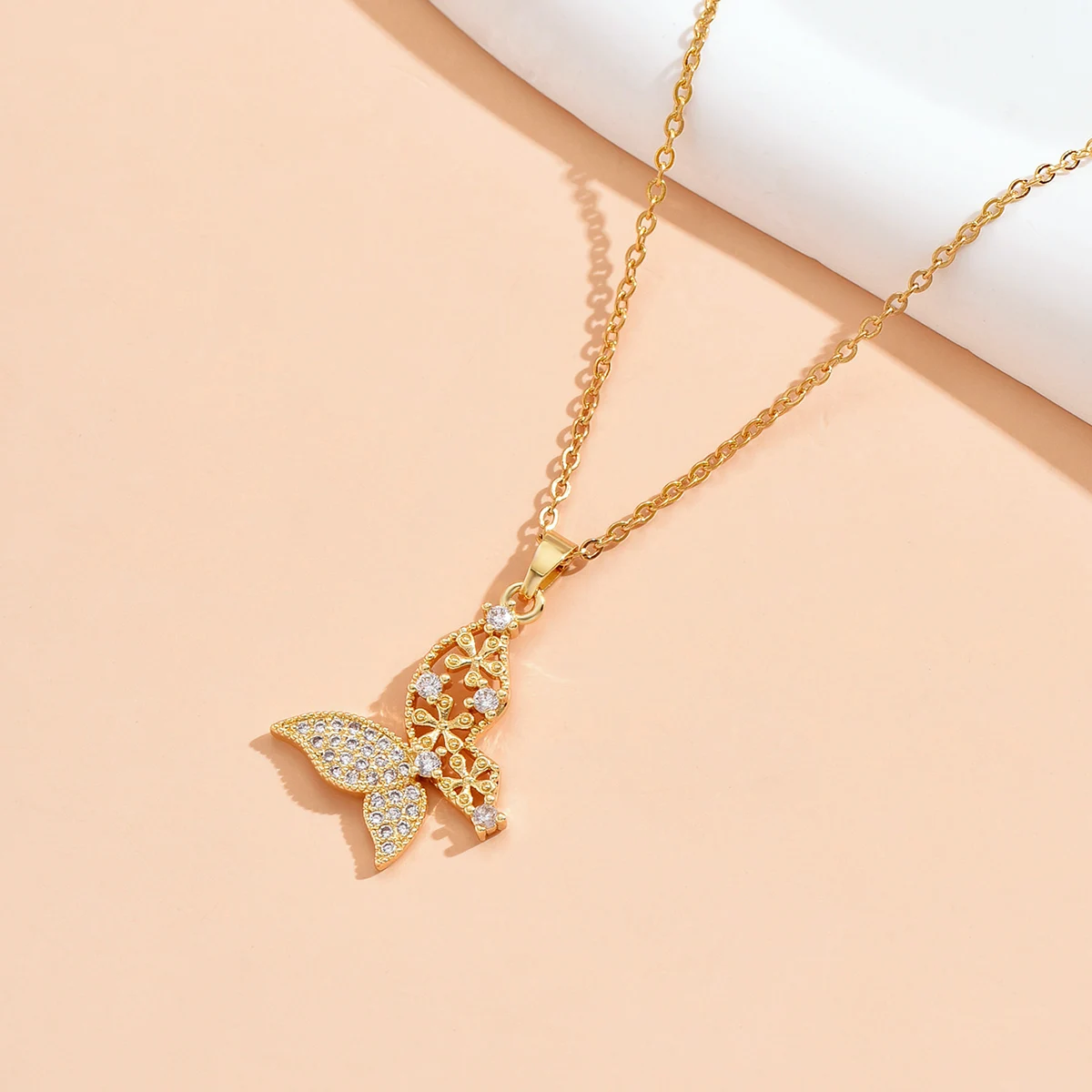 

Fashion Shining Zircon Butterfly Pendant Necklace Women Elegant Ins Style Chain Jewelry Party Cocktail Accessories Gifts