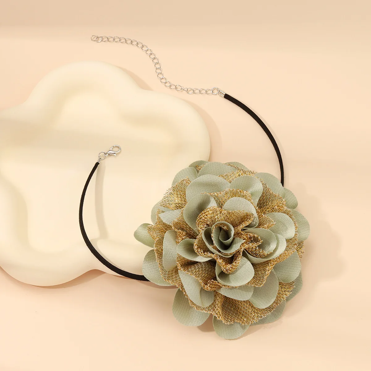 Retro Exaggerated Fluffy Fabric Flowers Choker Necklace for Women Elegant Wedding Party Neck Chain Fashion Jewelry Decoration