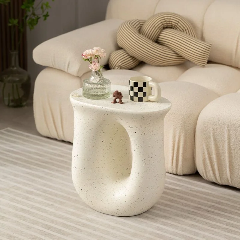

Креативный кремовый стильный прикроватный маленький столик для гостиной, дивана, боковой журнальный столик, роскошные простые минималистичные чайные столы, мебель