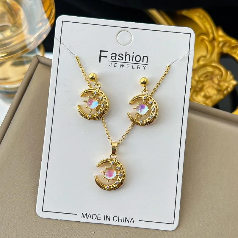 Ожерелье золотистого цвета с подвеской в виде звезды и Луны из титановой стали