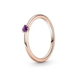 Кольцо женское из серебра 925 пробы с красным камнем