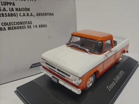 МаISTO Dodge D100 Pickup 1975 оранжево-белый 1:43