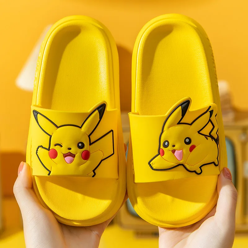 

Сандалии Pikachu детские, Нескользящие, плоская подошва, мультяшный рисунок, для ванной комнаты, пляжные тапочки, подарок для детей