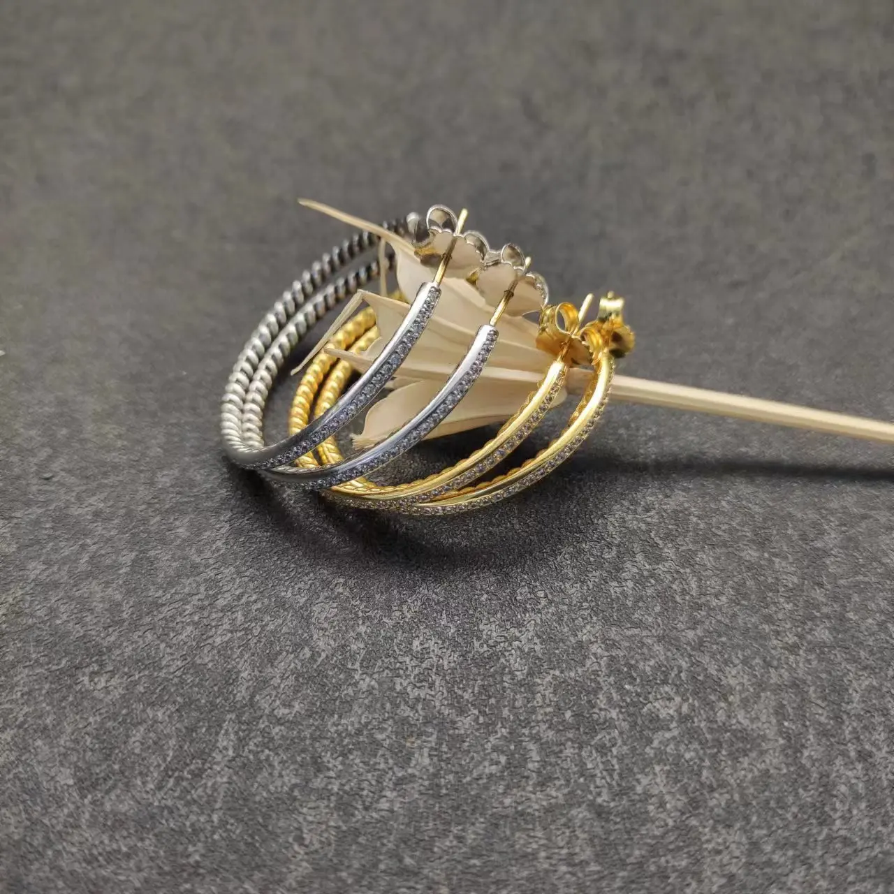 

DY New Gold Hook Twisted Wire Buckle Earrings in Sterling Silver with 14K Yellow Plated